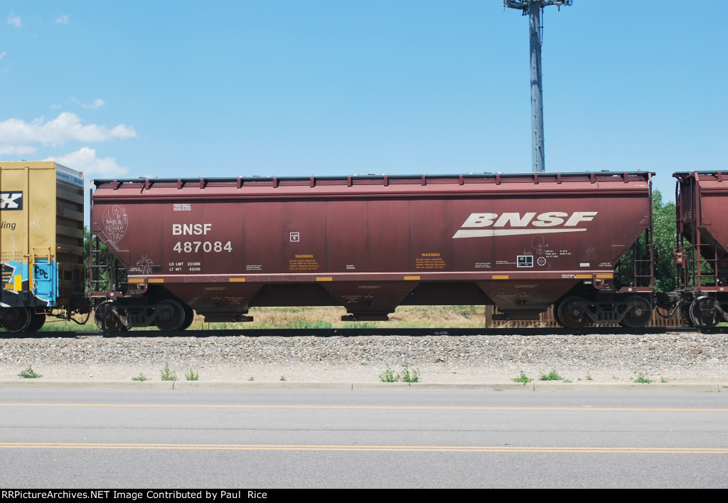 BNSF 487084